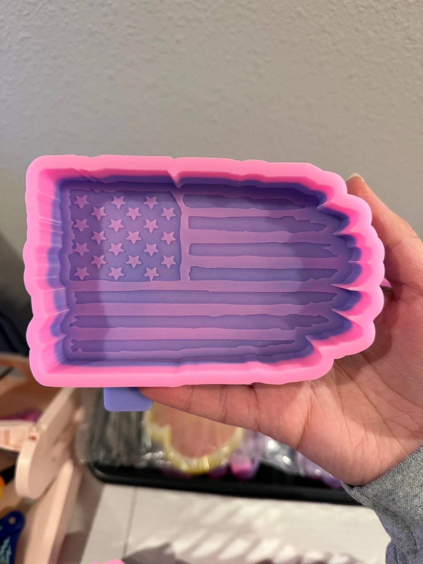 Destash- distressed flag mold (new- never used)