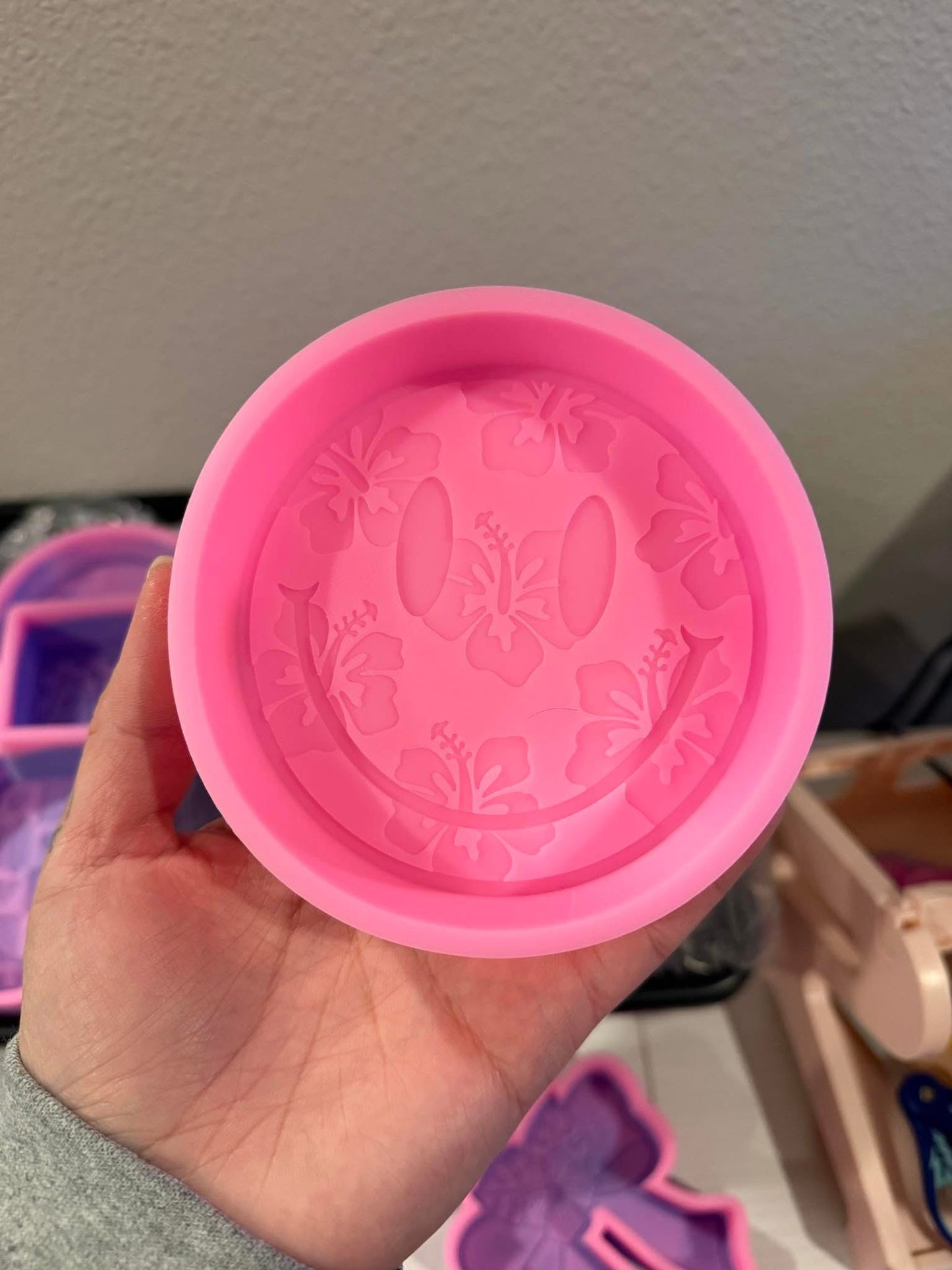 Destash- hibiscus smiley mold (new- never used)