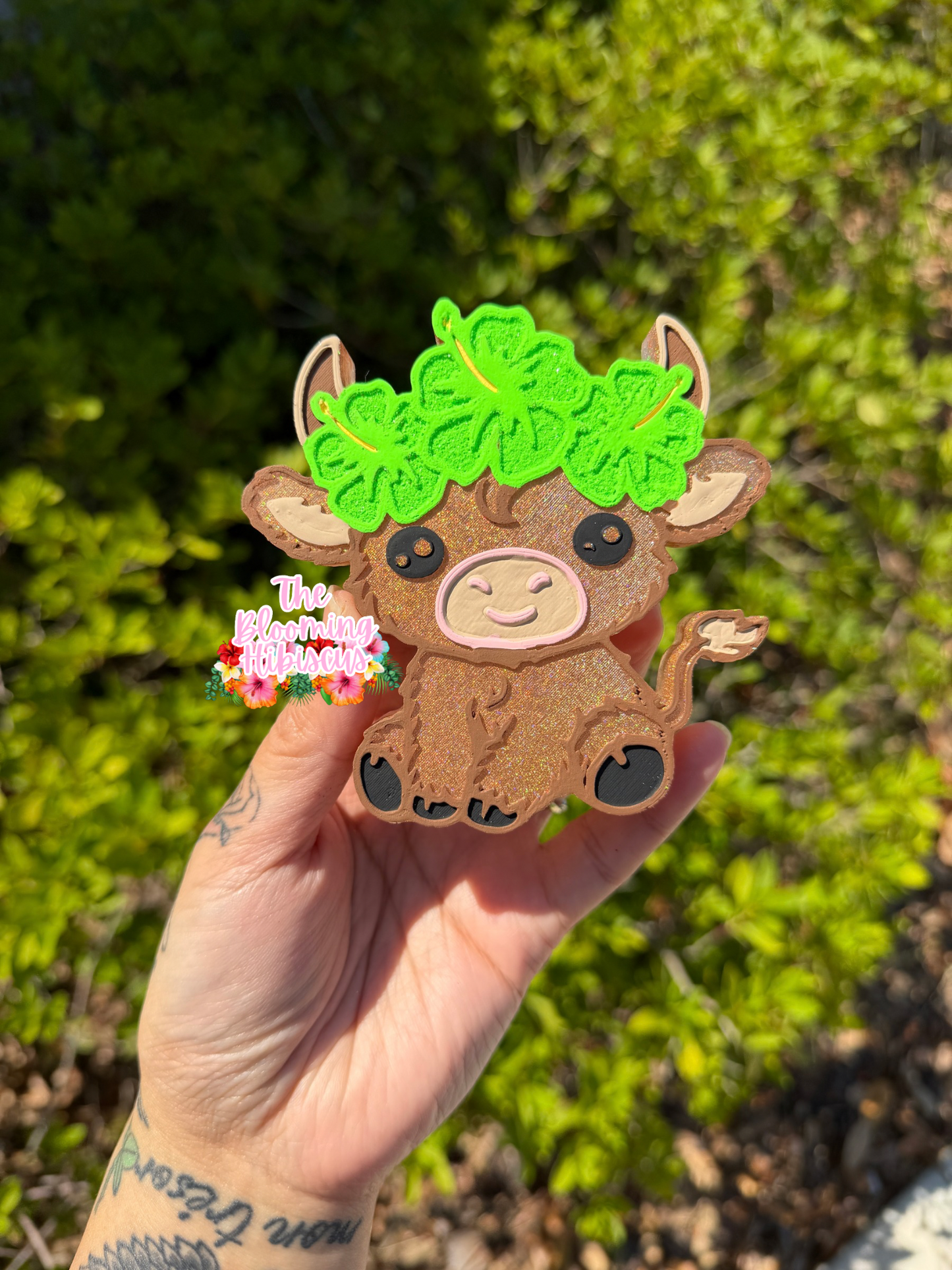 Highland Cow with Hibiscus Freshie