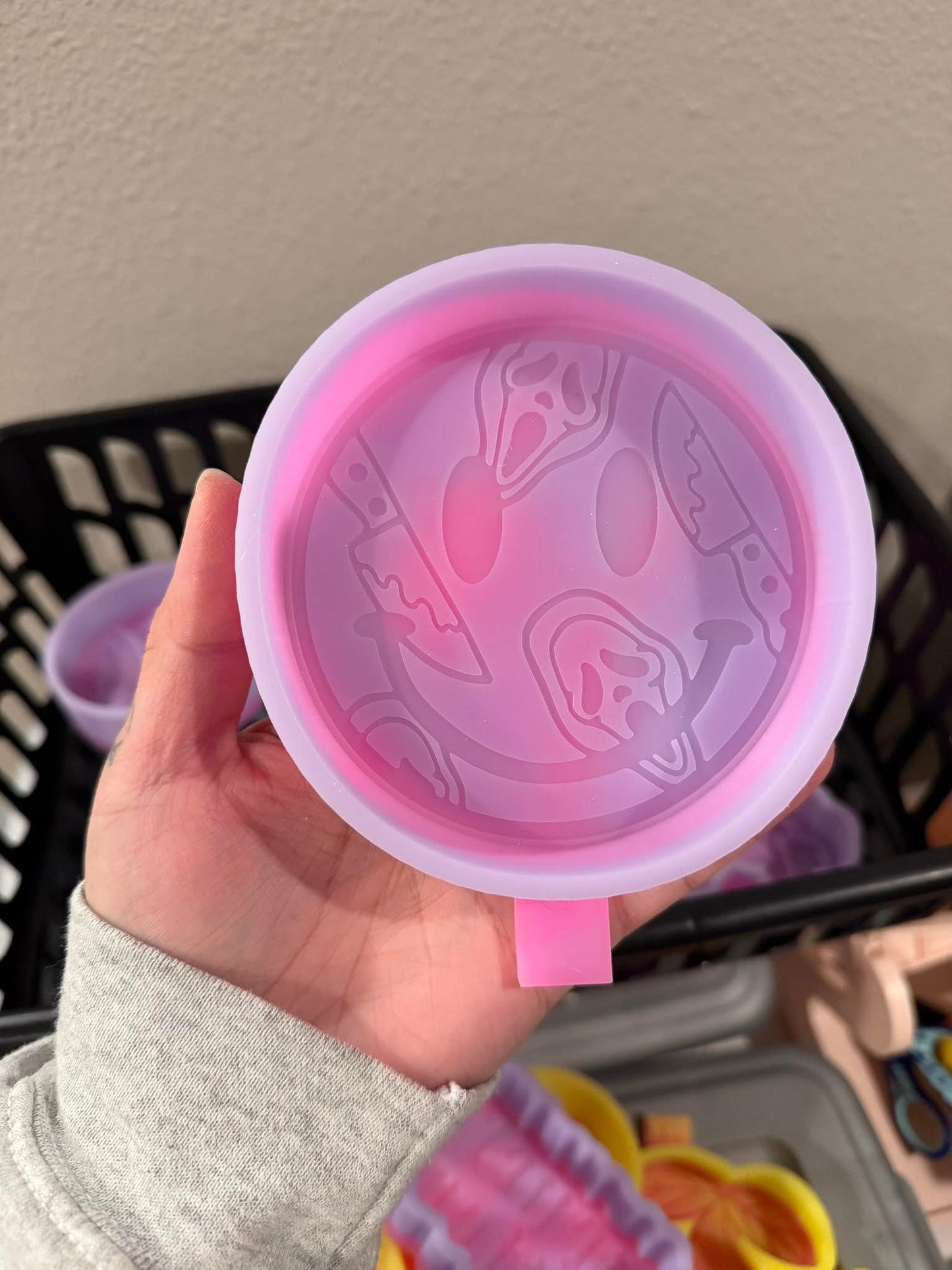 Destash- ghostface smiley mold (like new- used once)