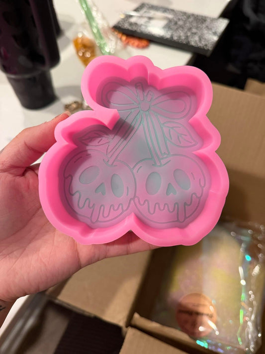 Destash-  Cherry poison apples mold (like new- used once)