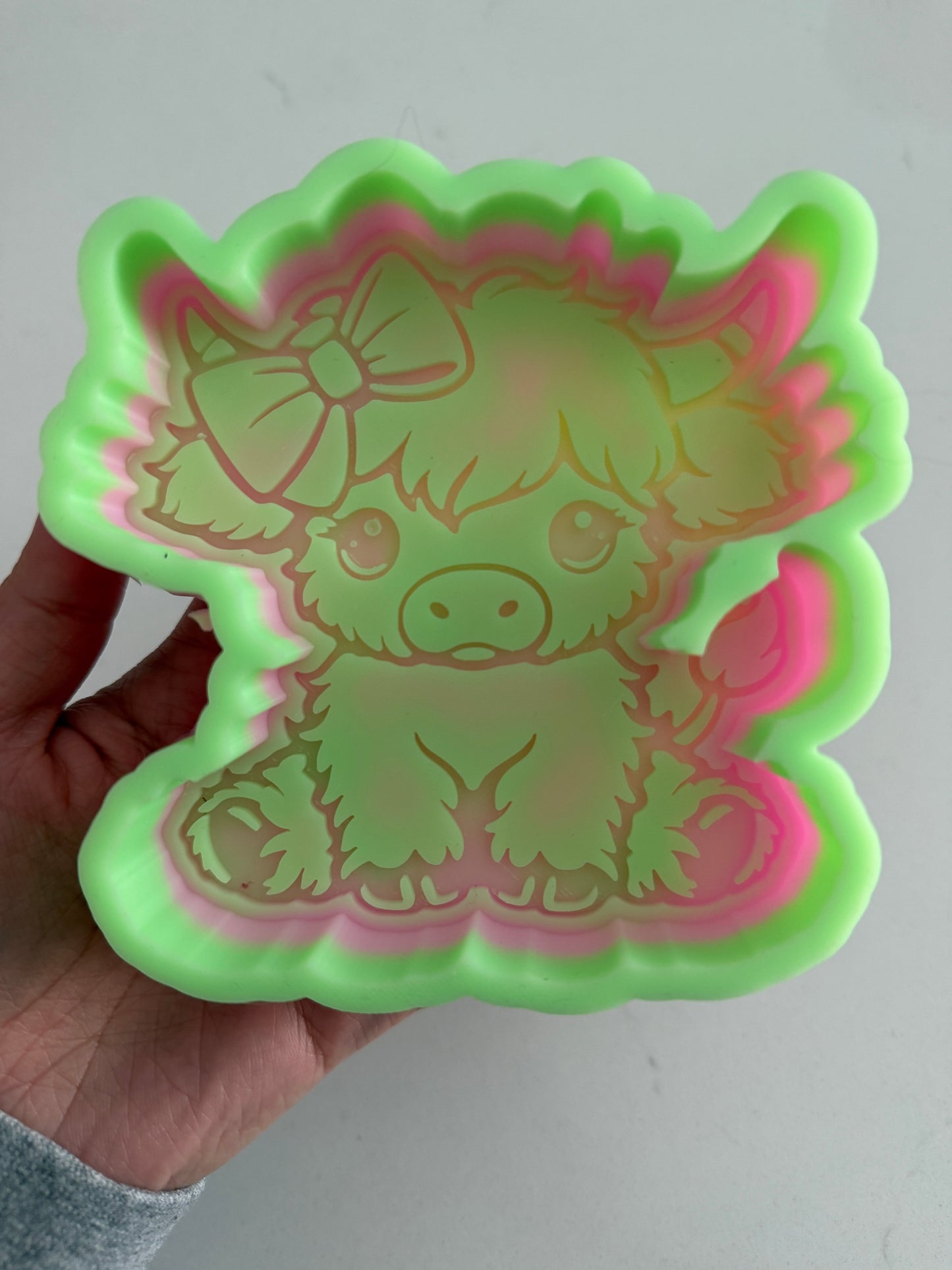 Destash-  cow w/bow mold (new- never used)